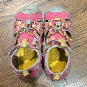 Kids keen decamp Pink and Gray Sandals size 13